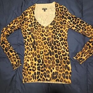 ⭐️Express Leopard Print V-Neck Sweater⭐️ SIZE XS